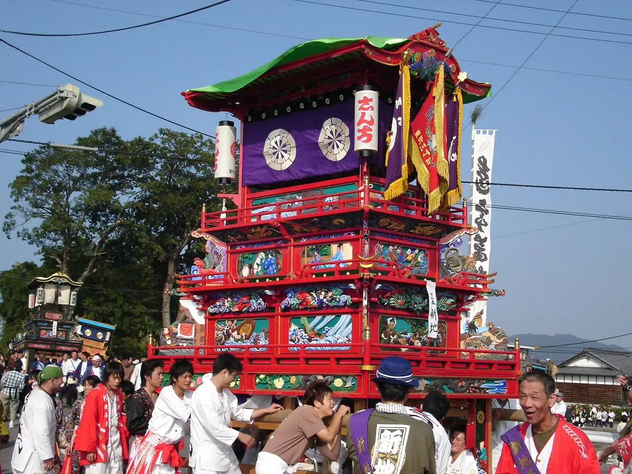 西条市:西条祭りの朱塗りだんじり