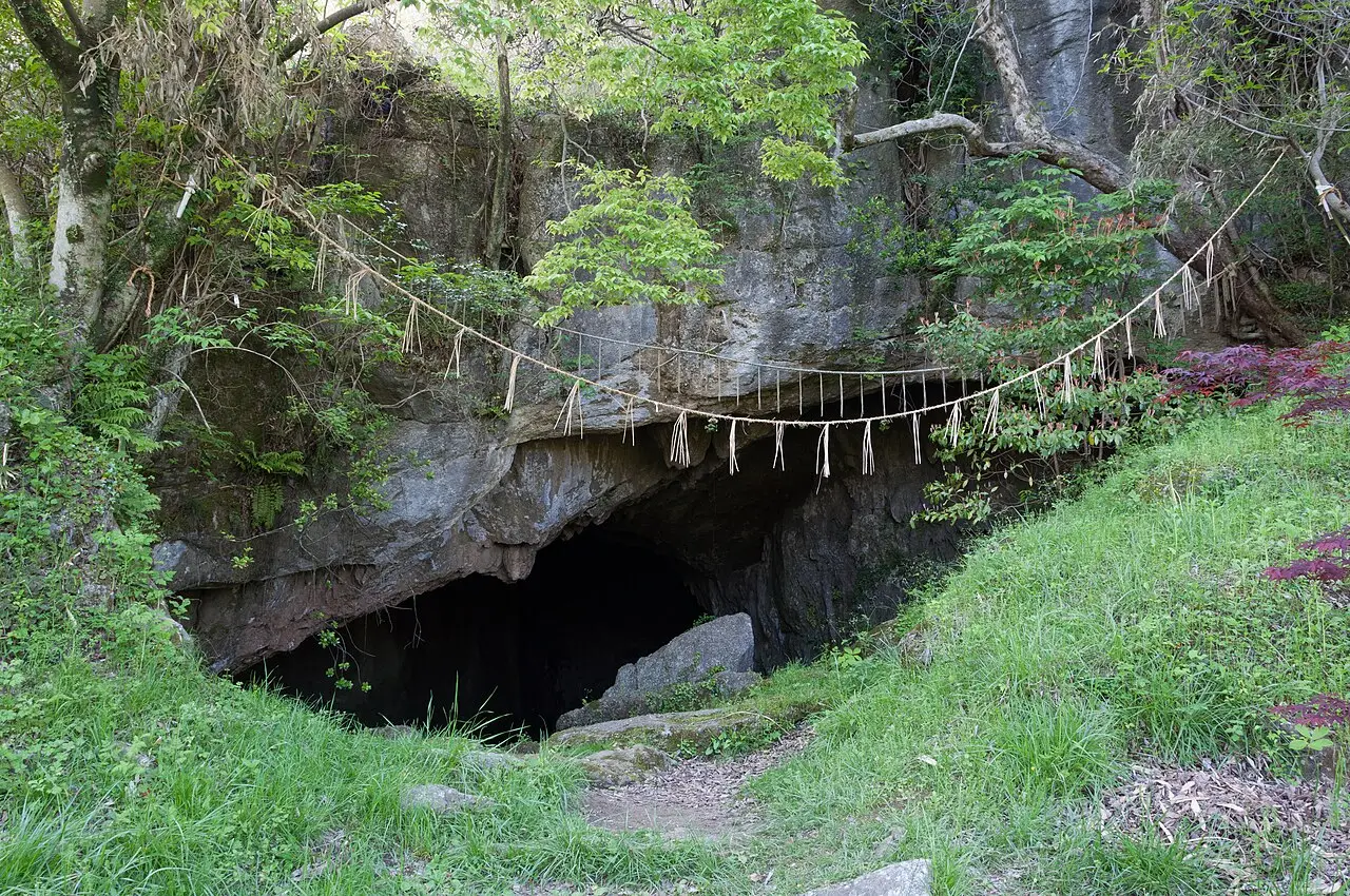 苅田町:青龍窟
