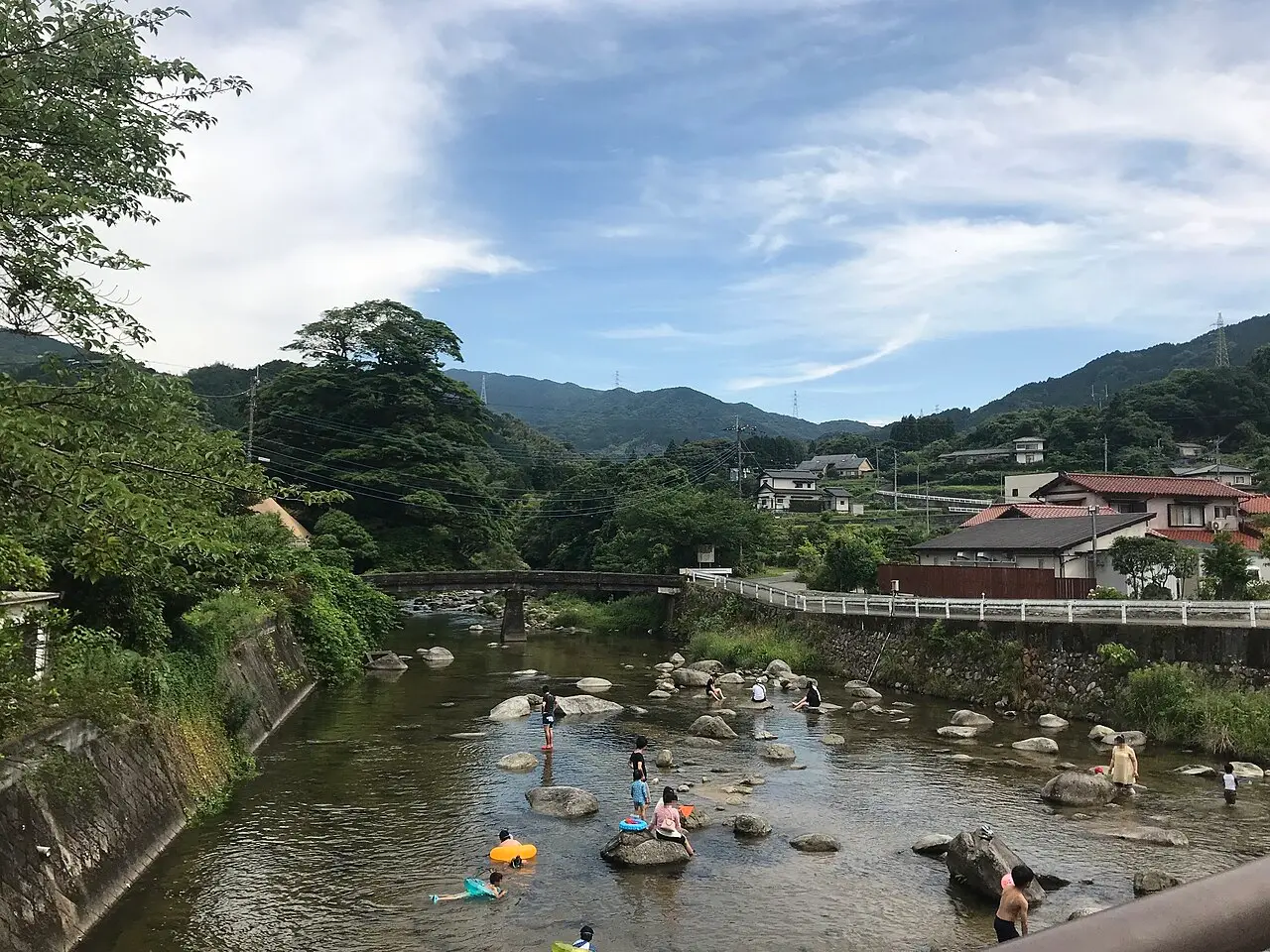 那珂川市：中ノ島公園から望む那珂川