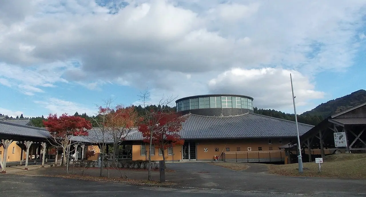 東峰村:小石原焼伝統産業会館