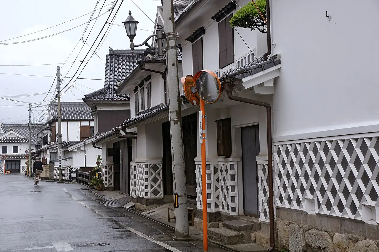 うきは市:筑後吉井の白壁通り