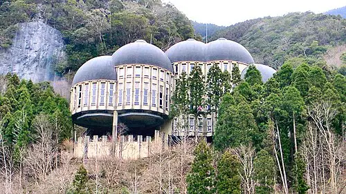 球泉洞森林館