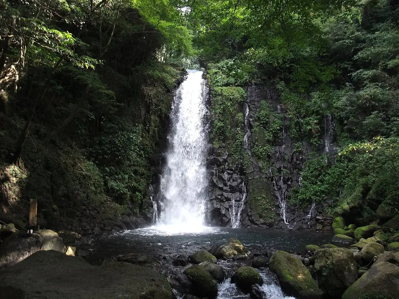 西原村：白糸の滝