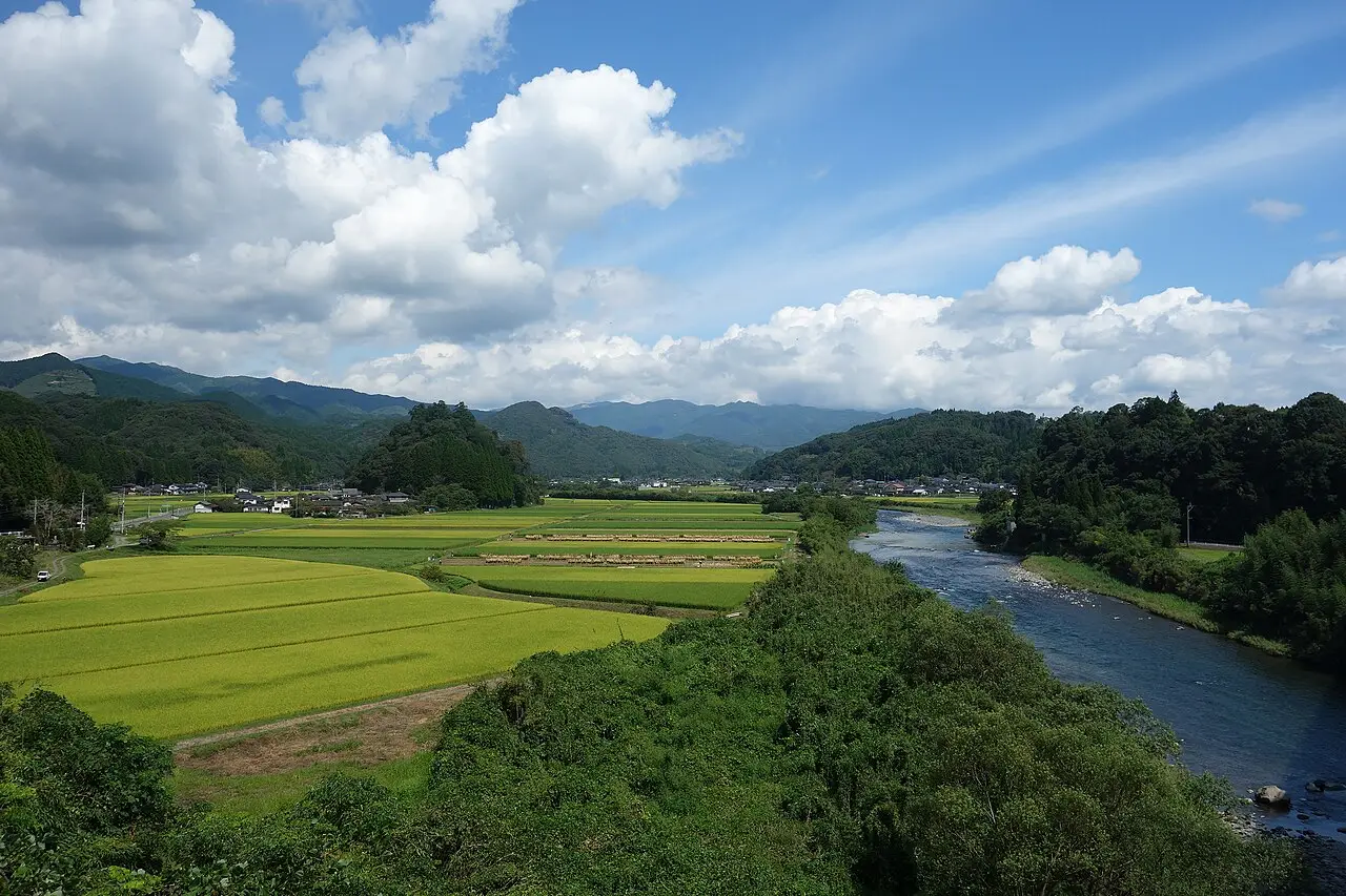 相良村：大字深水の風景と川辺川