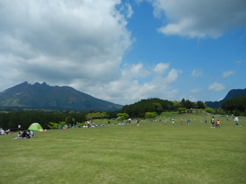 高森町：月廻り公園から根子岳を望む