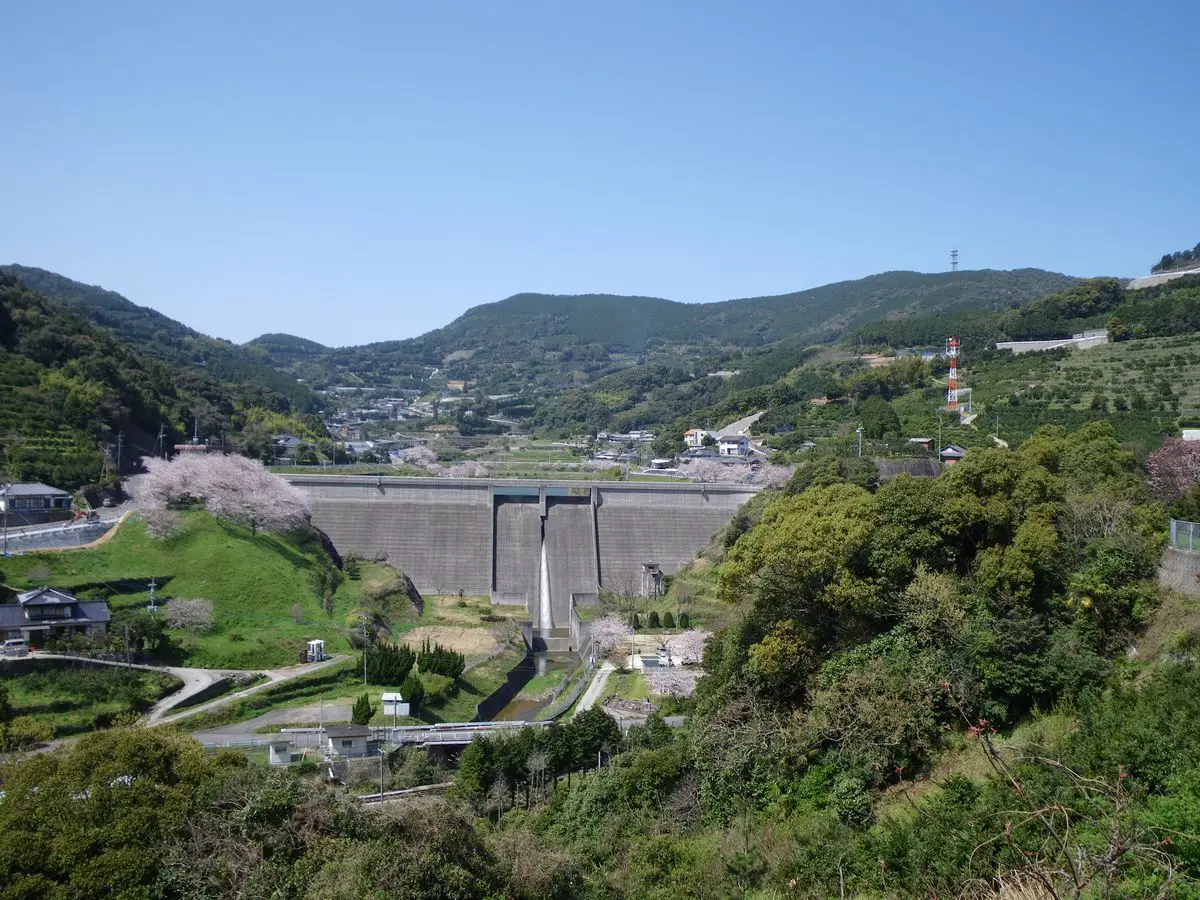 長与町：長与ダムと琴ノ尾岳